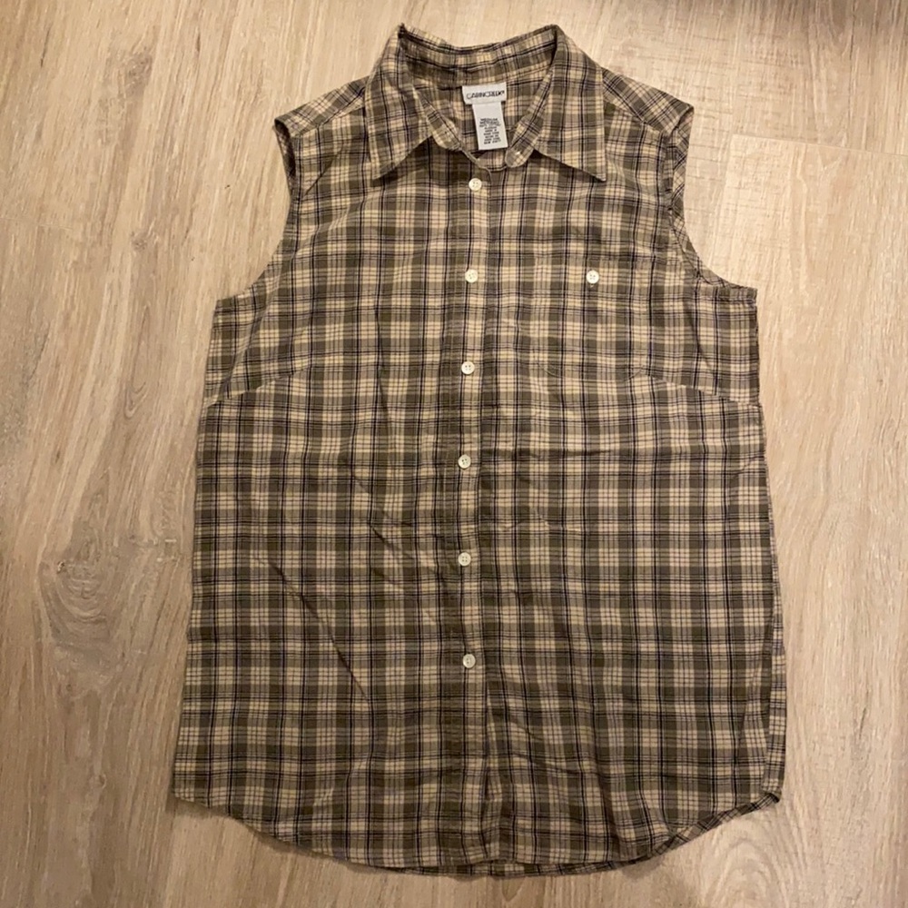Sleeveless shirt